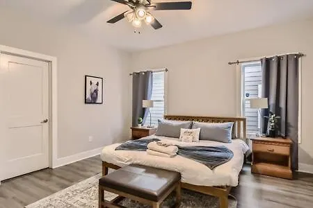 New Build 5 Min To Broadway Sleeps 10