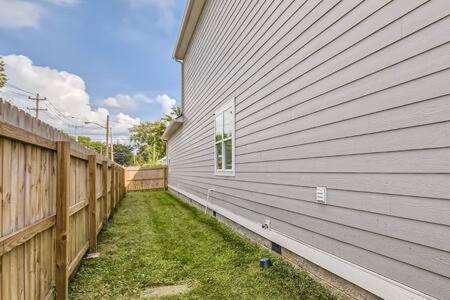Holiday home New Build 5 Min To Broadway Sleeps 10 *