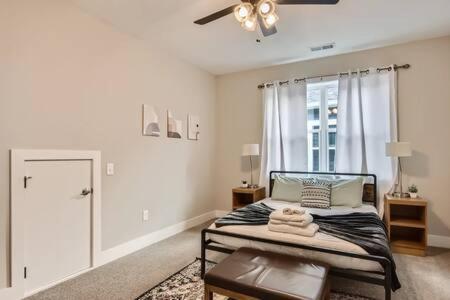 Holiday home New Build 5 Min To Broadway Sleeps 10 *