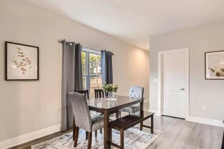 New Build 5 Min To Broadway Sleeps 10 *